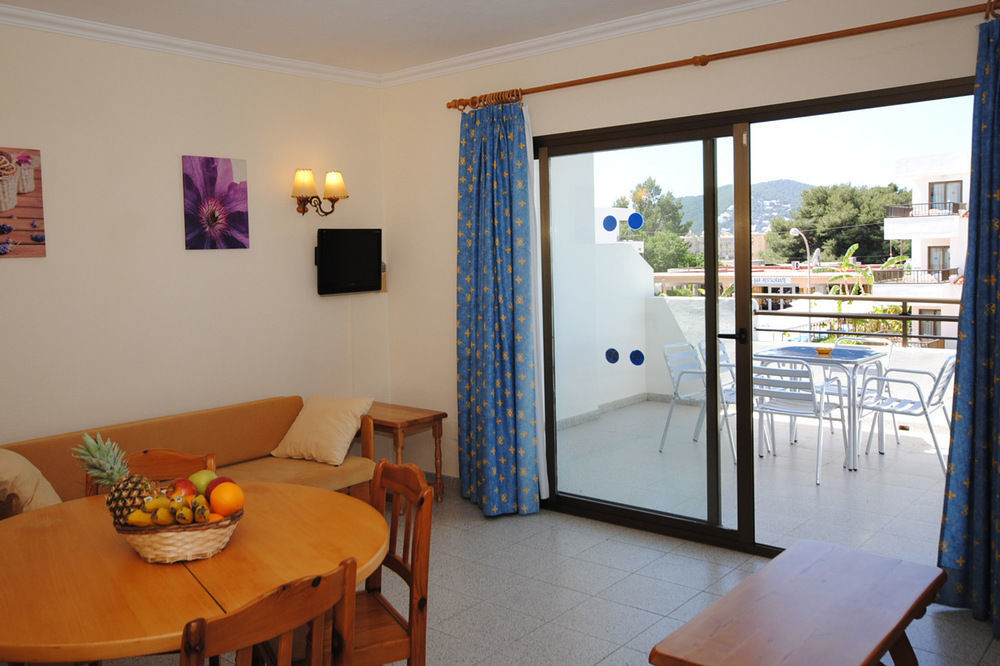 Casa Luis Apartments Santa Eularia des Riu Luaran gambar
