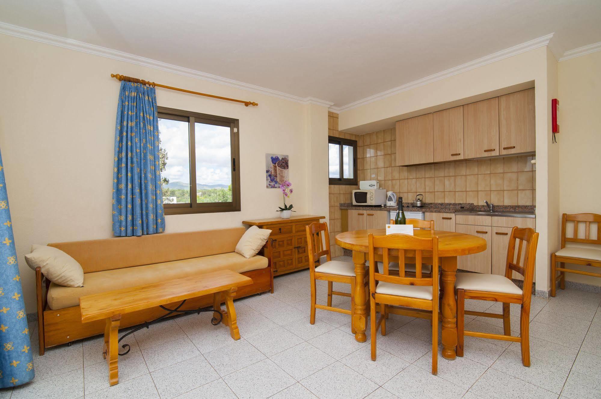 Casa Luis Apartments Santa Eularia des Riu Luaran gambar