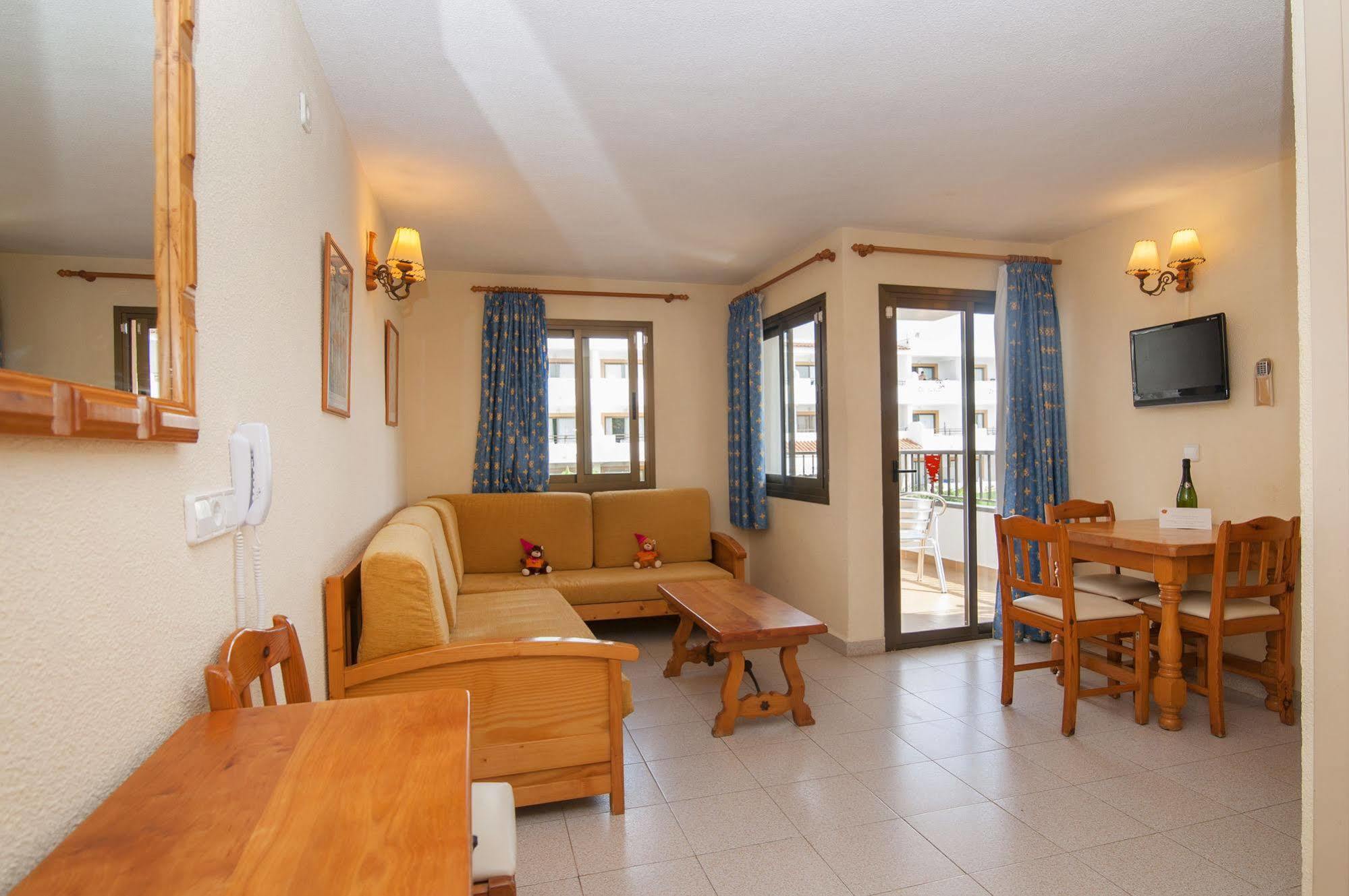 Casa Luis Apartments Santa Eularia des Riu Luaran gambar